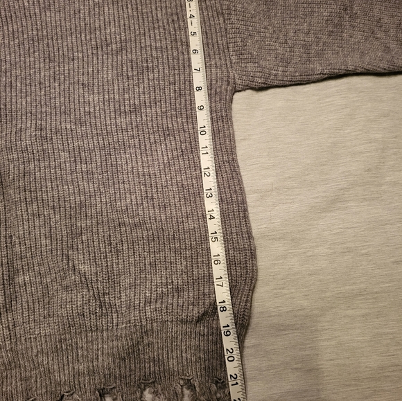 Sweater - Picture 5 of 6